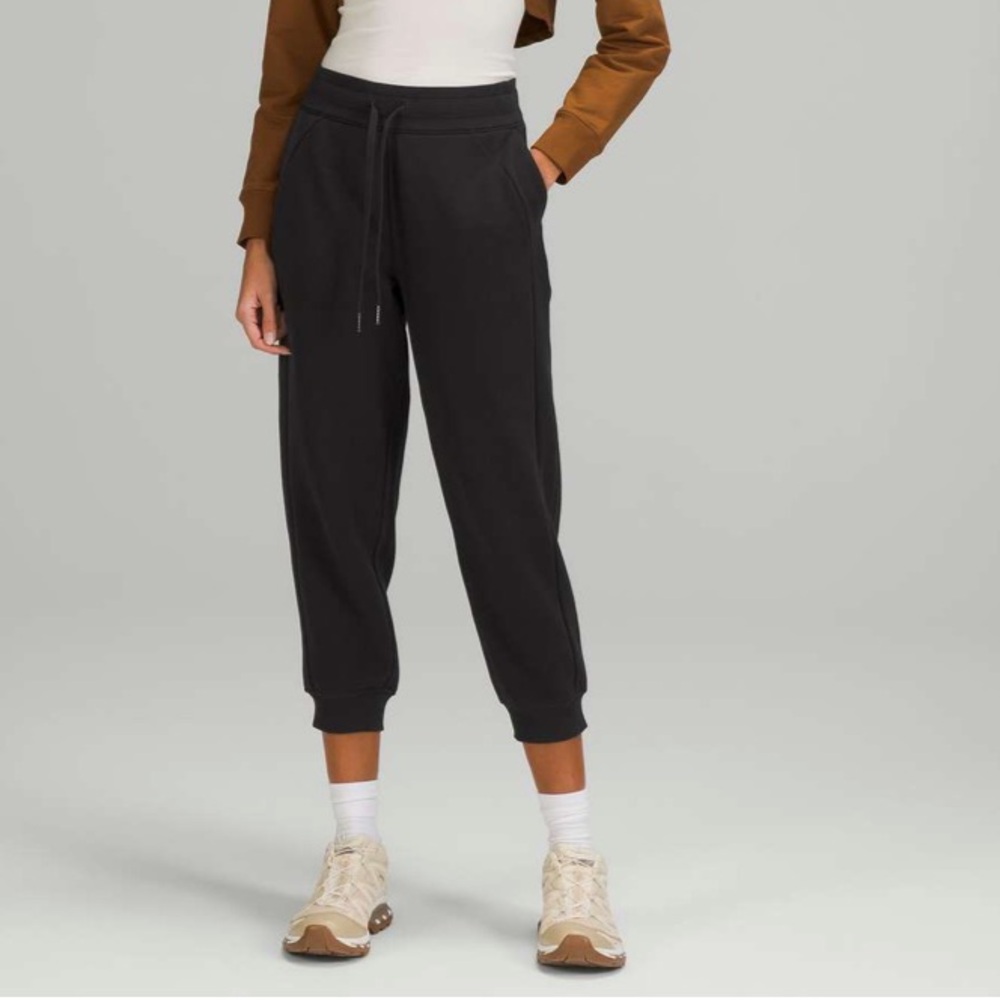 Lululemon Scuba High-Rise Cropped Jogger Black Size 12 - Picture 1 of 12